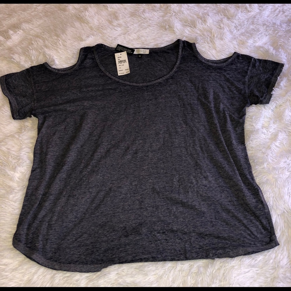 2X Cold shoulder tee.